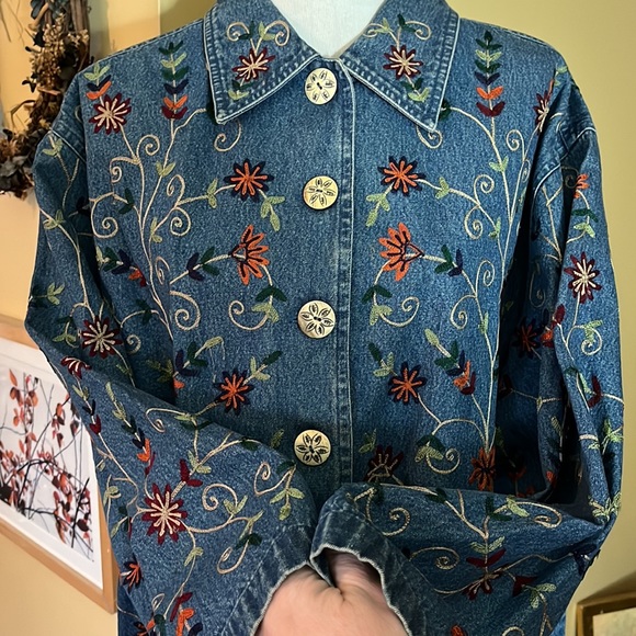 Vintage NEW DIRECTIONS Size 2X Floral Embroidered Denim Carved Buttons Front - Picture 4 of 12